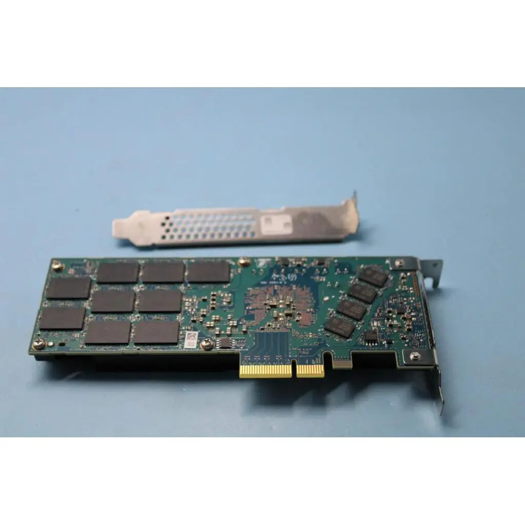 ThinkSystem HHHL Kioxia CM5-V 3.2TB Mainstream NVMe PCIe3.0 x4 Flash Adapter - Image 3