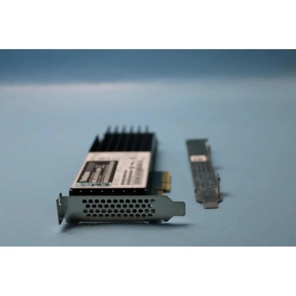 ThinkSystem HHHL Kioxia CM5-V 3.2TB Mainstream NVMe PCIe3.0 x4 Flash Adapter