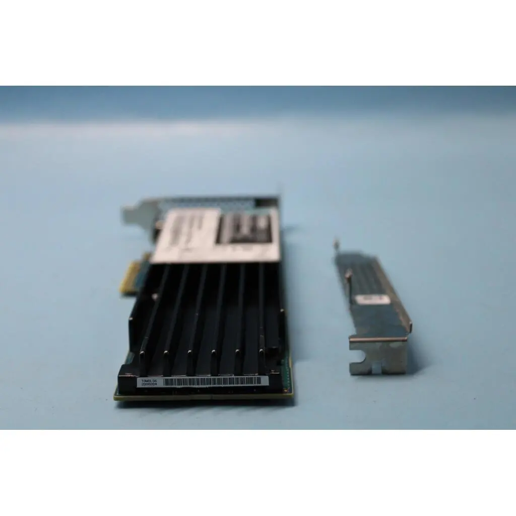 ThinkSystem HHHL Kioxia CM5-V 3.2TB Mainstream NVMe PCIe3.0 x4 Flash Adapter - Image 2